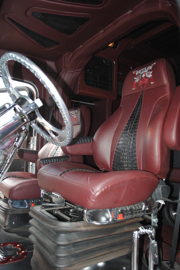 The Dead Mans Hand Peterbilt 379