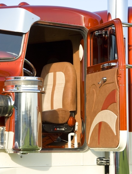 KMT Peterbilt 359